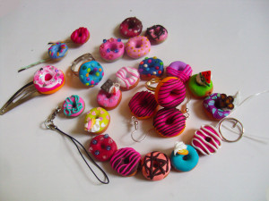 fimo__clay_donouts_accessoires_deco_by_nakito_chan-d4zcuei