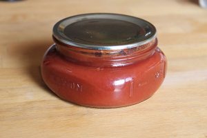800px-Homemade_ketchup_canned_(4156502791)