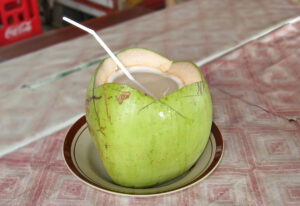 1199px-Coconut_Drink_Pangandaran-1